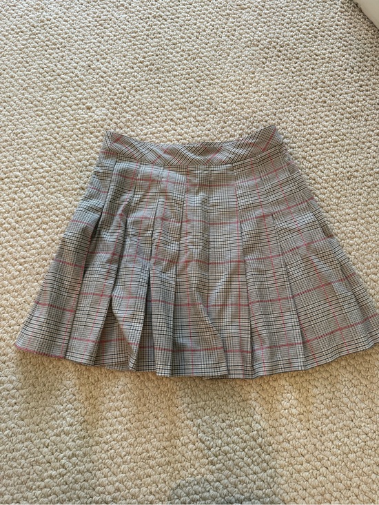 H&M Dresses & Skirts - H&M Gray Plaid Pleated Skirt with Pink Accents